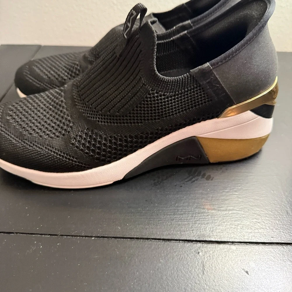 Mark Nason SKECHERS Womens 8 WEDGE Fashion SNEAKERS Black Gold 177667 - Picture 5 of 8